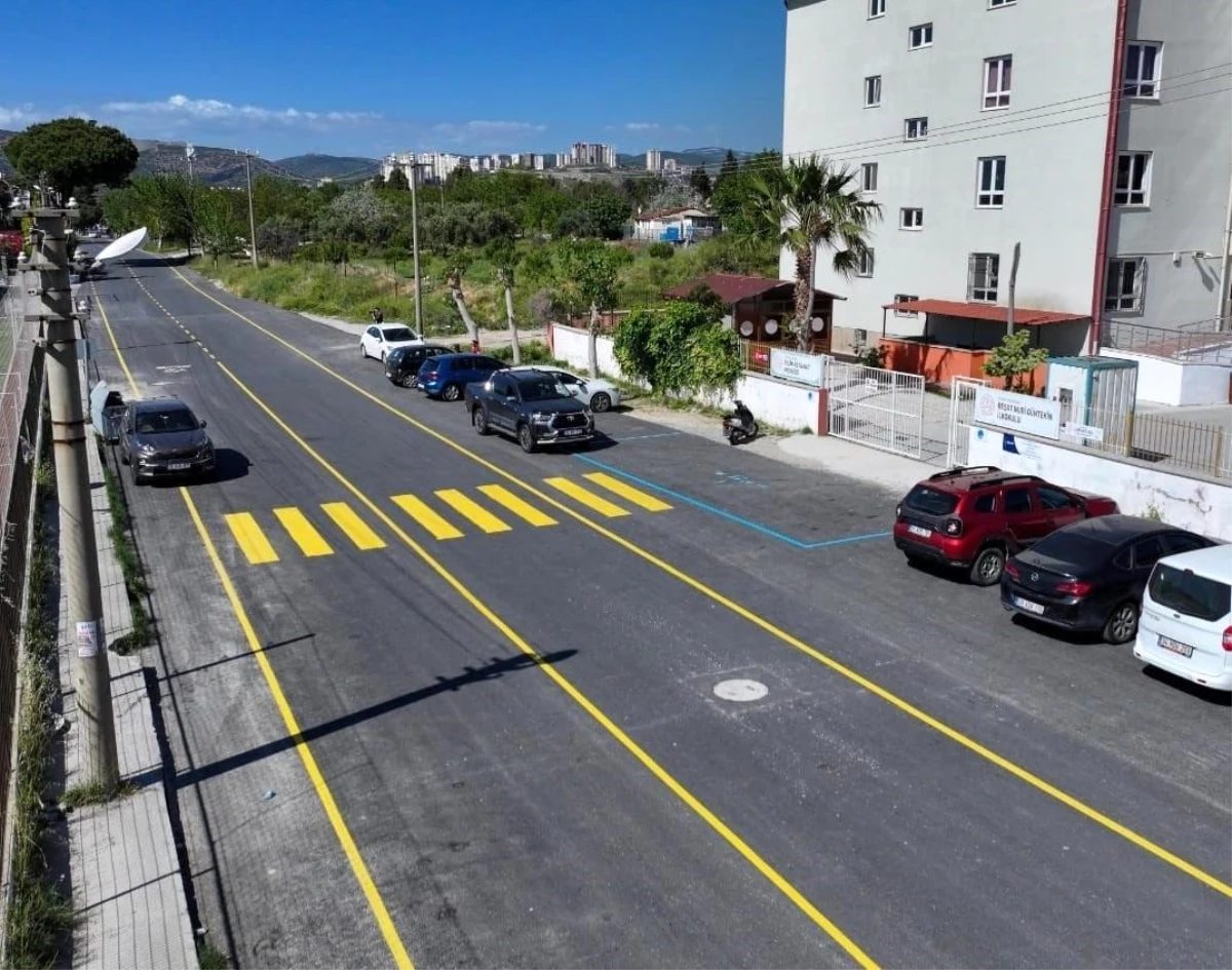 Kuşadası Belediyesi, Kara Sokak’ta sıcak asfalt çalışması tamamladı