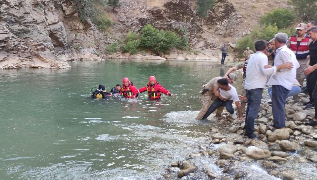 derede yuzerken balciga saplanan genc boguldu lcI6vMpZ