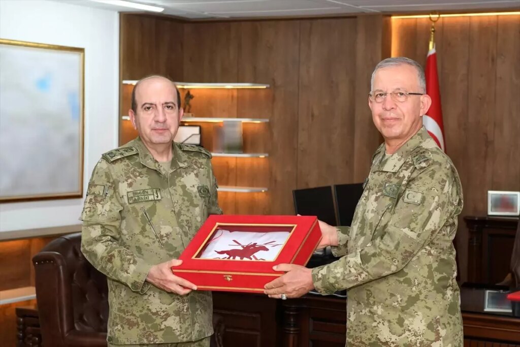 ordu komutanliklarinda devir teslim KFcMatHr