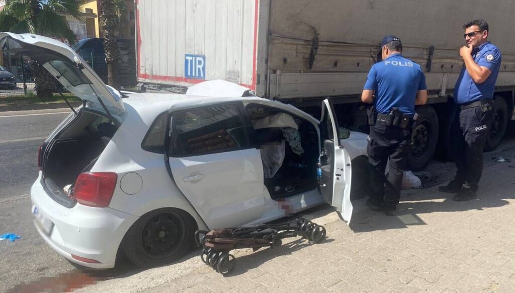 park halindeki tira carpti antalyadaki kazada dort yarali atQtcldU