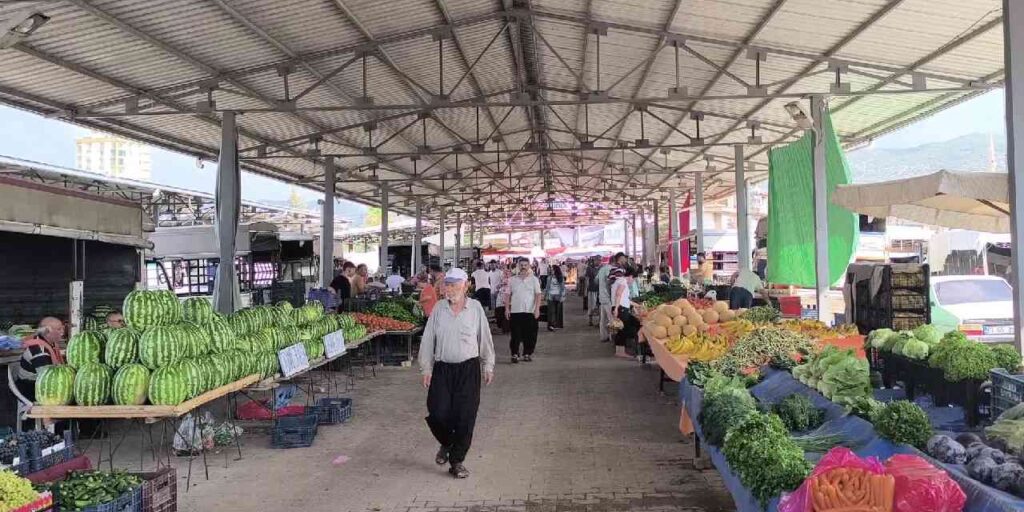 pazara cikan isyan ediyor hayat bitmis olmusum aglayanimiz yok M3pPXLj7