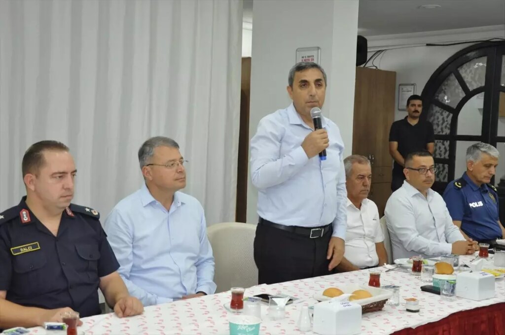 silifke kaymakami muhtarlarla bir araya geldi SOO52XX3