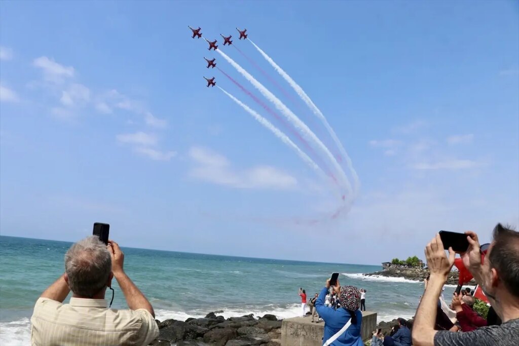 turk yildizlari ofte gosteri ucusu duzenledi VXJzLPrF