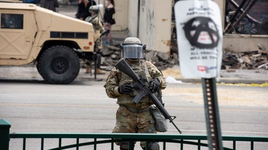 ulusal muhafizlar baskentin gobegine girdi trump acil durum ilan etmisti shLOSaHt