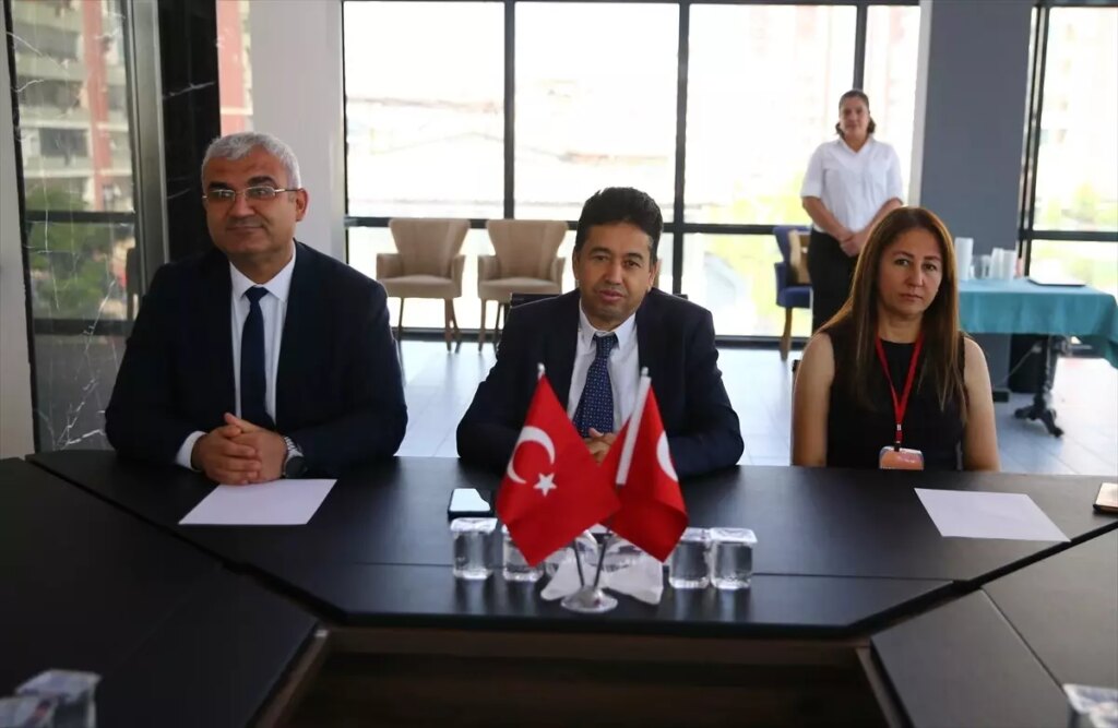 yaslilik surasi calistayi yapildi 7A7Epvww