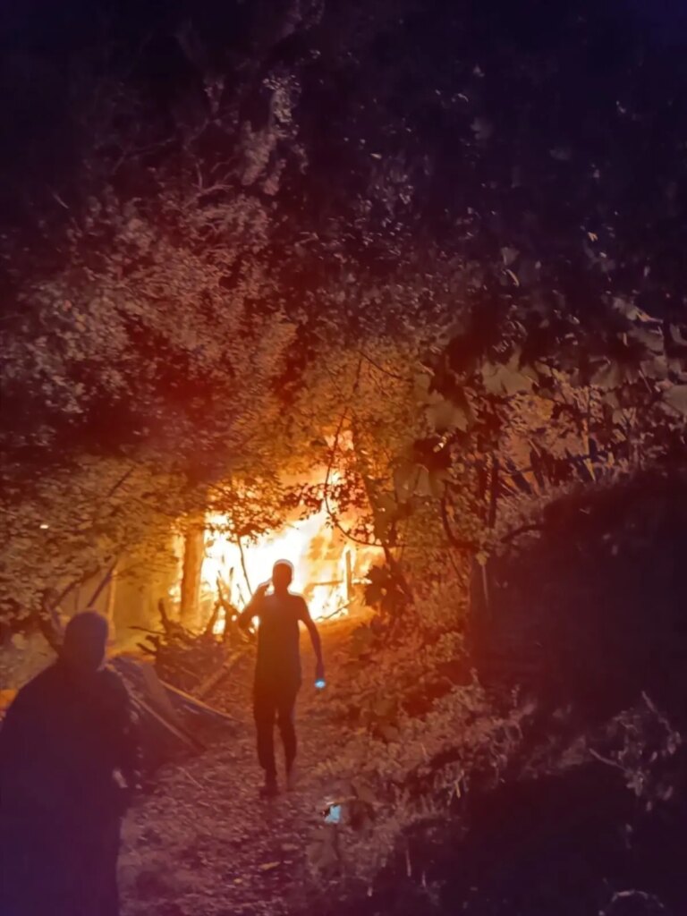 adanada yangin anne ve oglu yaralandi 8Kb2APcd