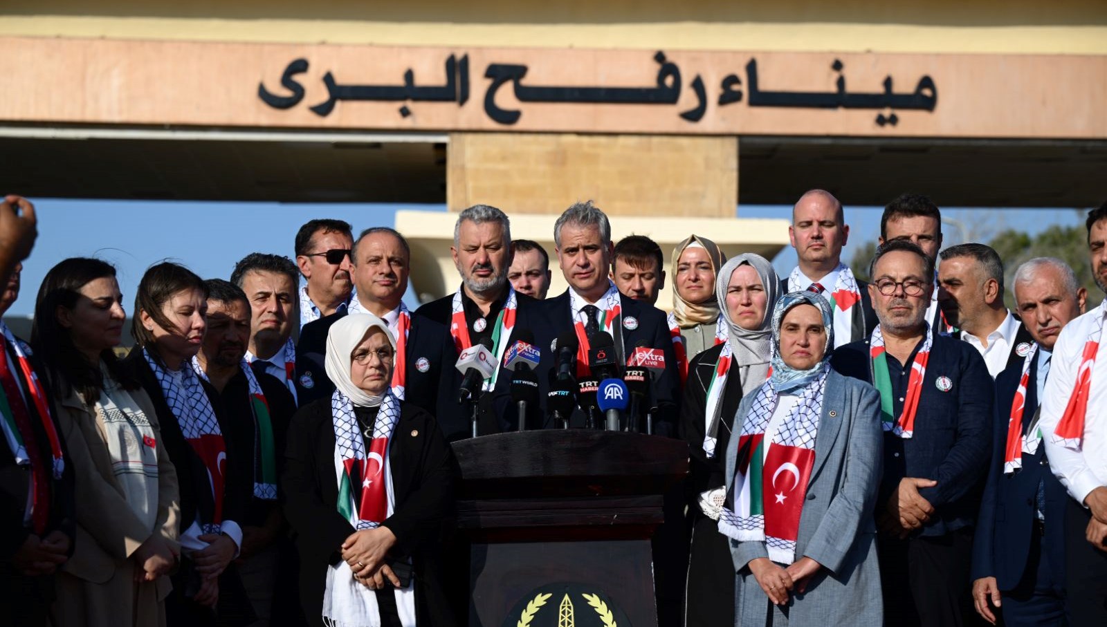 ak parti heyeti refah sinir kapisina gitti 1jkzOf8S