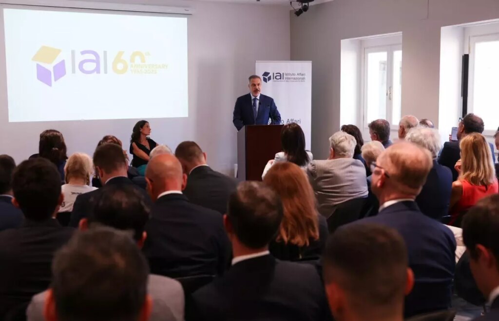 hakan fidan italyada konferansa katildi KkRtbkwe