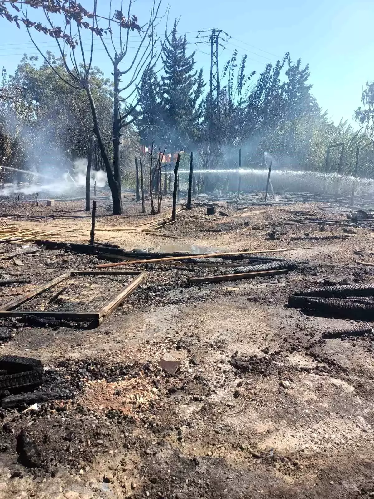 karatasta tarim iscileri cadirinda yangin 1nheewmx