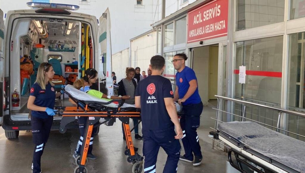 minibus kontrolden cikti kayaya carpti 2 kisi yaralandi weAzHWIP