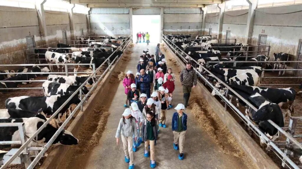 afyonkarahisarda lider cocuk tarim kampi gerceklesti ejs7Ftjk.jpg