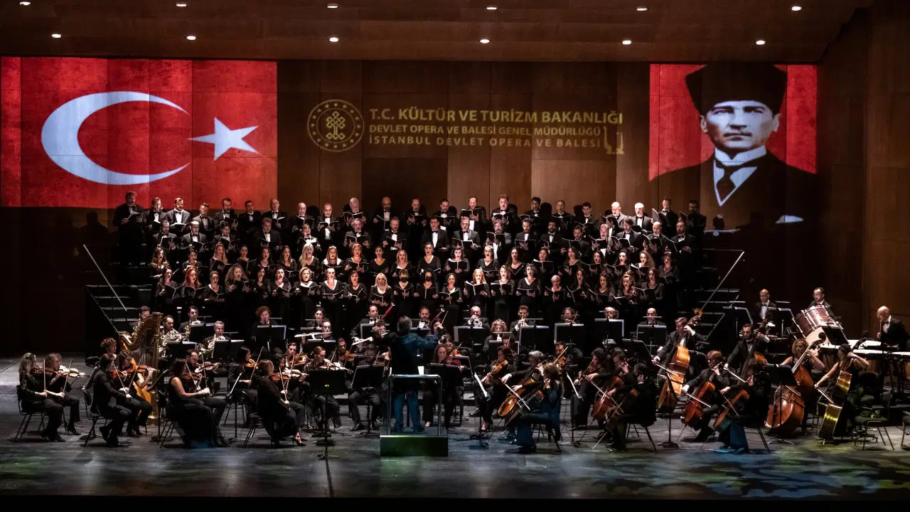 cumhuriyet bayrami sanatla kutlaniyor e93m33es.jpg