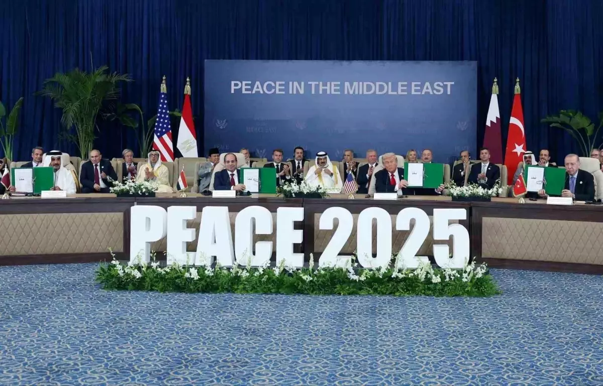 erdogan gazzede kalici ateskes icin zirveye katildi QGB6NZMN.jpg