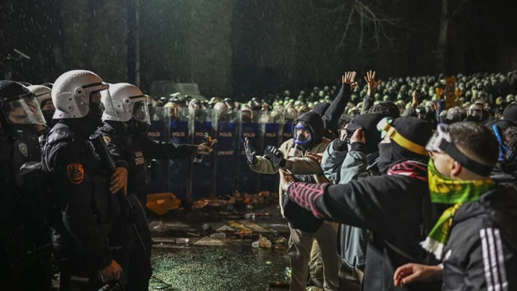 İmamoğlu için sokaklara inip polise saldırdılar: Yapılan hırsızlıklar iddianamede ortaya çıktı