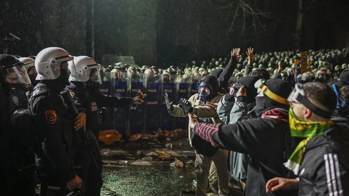 imamoglu icin sokaklara inip polise saldirdilar yapilan hirsizliklar iddianamede ortaya cikti XkkLIPSy.jpg