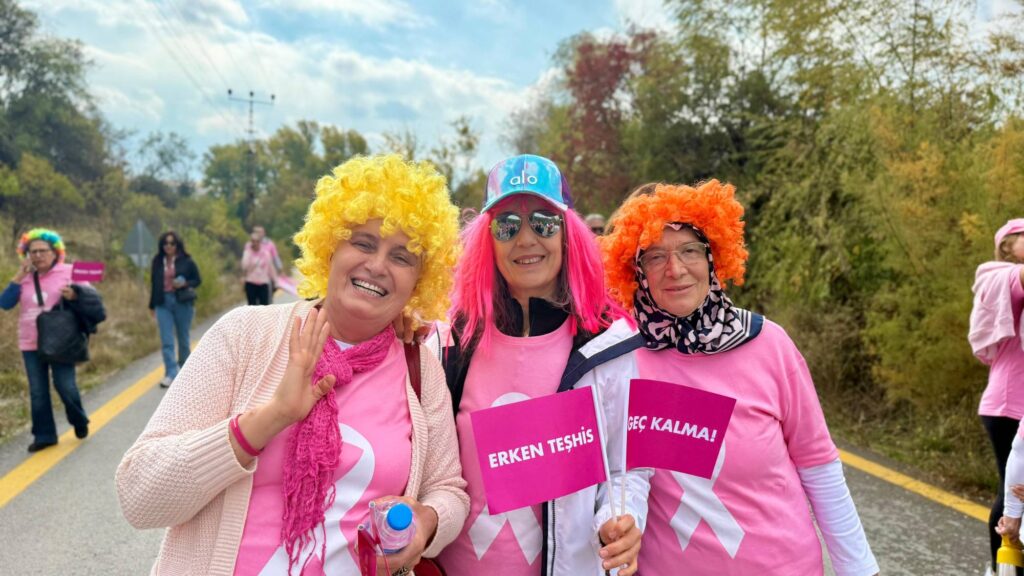 kanseri yenen ve mucadele eden hastalardan pembe yuruyus qvY76HDQ.jpg