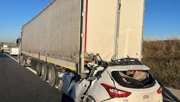 kuzey marmara otoyolunda feci kaza otomobil tirin altina girdi 1 olu 5Al3fFhu.jpg