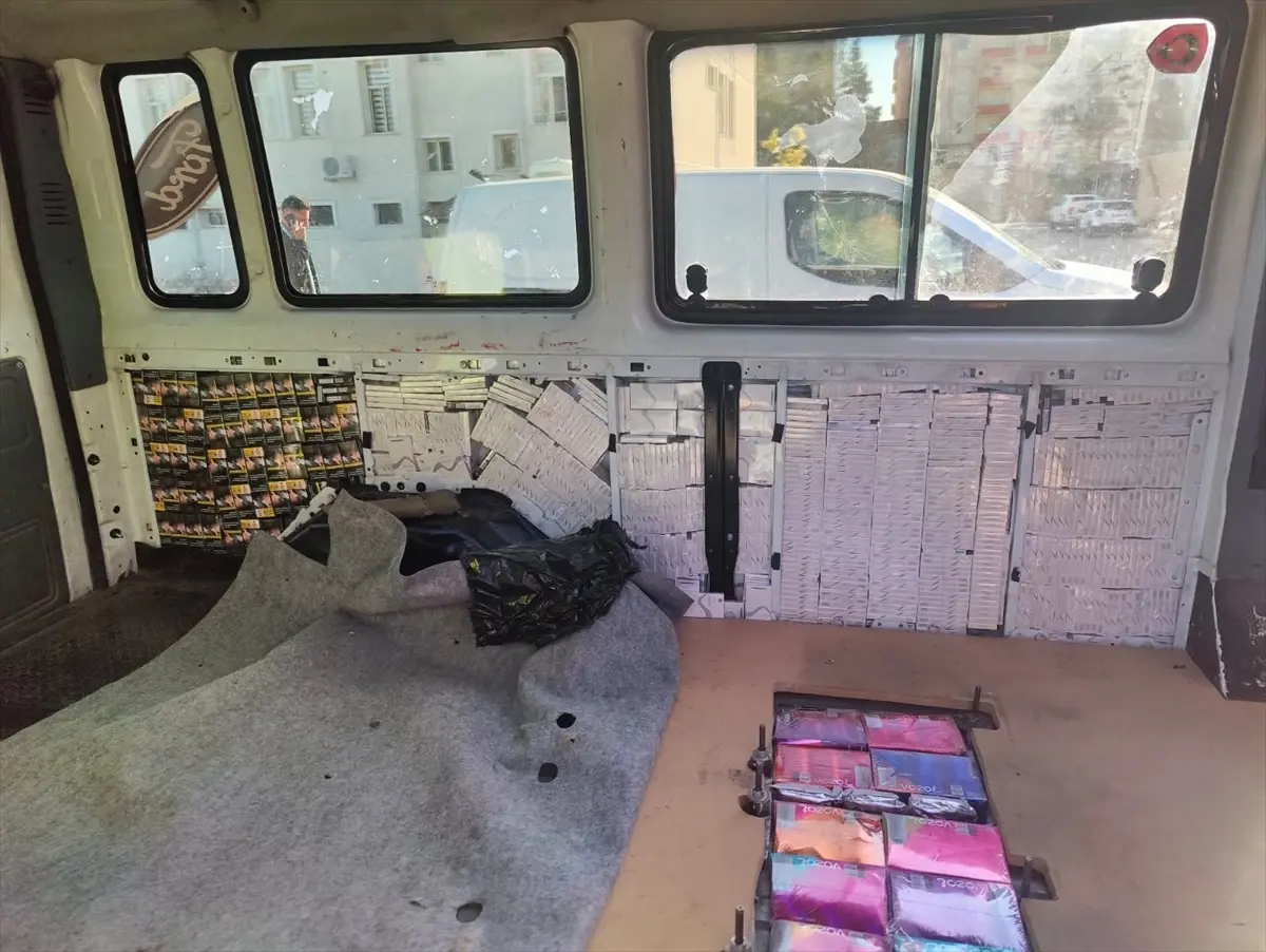 midyatta yolcu minibusunde 16 bin paket kacak sigara ele gecirildi 6sVnJrXh.jpg