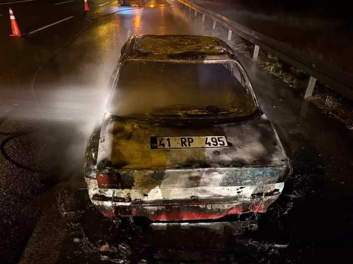 tem otoyolunda yangin bir otomobil kul oldu lwci4EEb.jpg