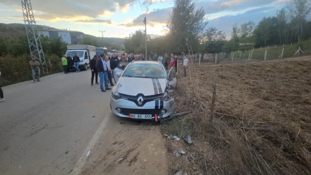 tokatta minibus ve otomobil carpisti 5 yarali yTvqWz8q