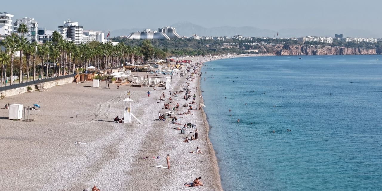 antalyada yaz bitmedi sahiller doldu tasti ST8D4dkB.jpg