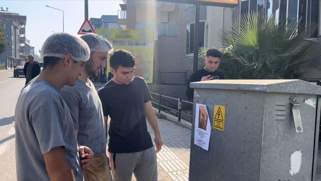 bursadan bir tanidiginin fotografini her yere asti kizlarinizi bu adamdan uzak tutun cNrJlh9D.jpg