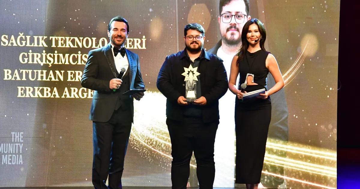 gebze bilisim vadisindeki erkbaya kristal cam odulu Ly2gdC4h.webp