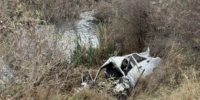 kahramanmarasta kopruden dusen otomobildeki 1 kisi oldu tkuJBt1x.jpg