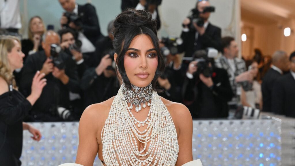 kim kardashian aya inis sahteydi demisti nasadan yanit geldi WJKx2nEW.jpg