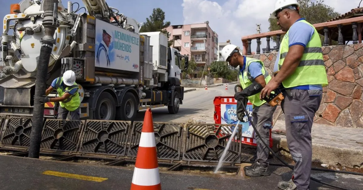 mersinde taskinlara karsi 724 temizlik mesaisi wYxYqUPJ.webp