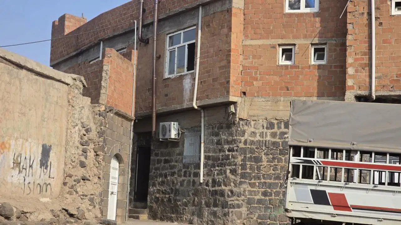 sanliurfada bir evde silahli catisma 1 kisi oldu 8 gozalti var MURq1Cp6.jpg