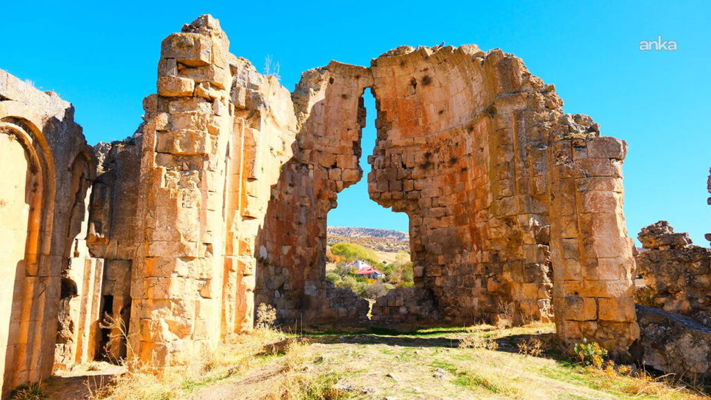 tarihi ergen kilisesi bakimsizlik ve kacak kazilara teslim oldu koylulerden restorasyon cagrisi k46hqyGe.jpg