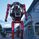 cinden-teknoloji-devrimi-insanli-dev-robotlar-sahneye-cikti-ar4ujd4u-1