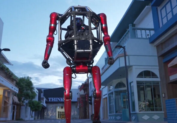 cinden-teknoloji-devrimi-insanli-dev-robotlar-sahneye-cikti-ar4ujd4u-1