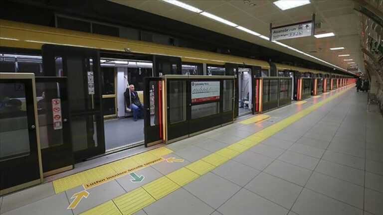 istanbulda-metro-arizasi-m2-ve-m6-hatlarinda-yogunluk-Lqxib6jM